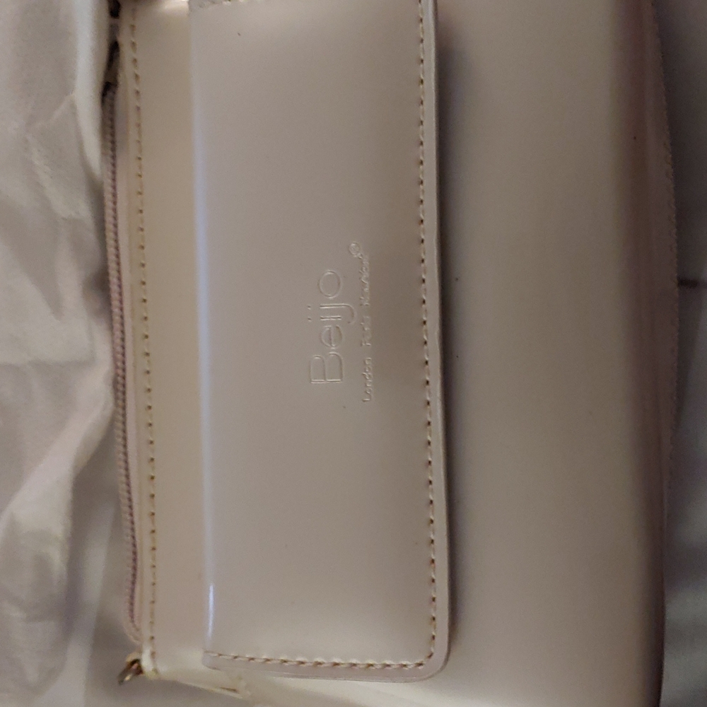 NWOT Beijo purse